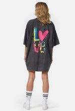 Laden Sie das Bild in den Galerie-Viewer, Oversized T-Shirt LOVE