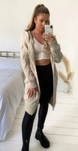 Laden Sie das Bild in den Galerie-Viewer, Strick Cardigan mit Kapuze