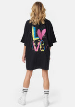 Laden Sie das Bild in den Galerie-Viewer, Oversized T-Shirt LOVE