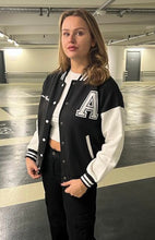 Laden Sie das Bild in den Galerie-Viewer, Damen Collegejacke