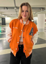 Laden Sie das Bild in den Galerie-Viewer, Damen Collegejacke
