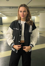 Laden Sie das Bild in den Galerie-Viewer, Damen Collegejacke
