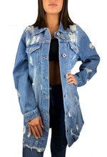 Laden Sie das Bild in den Galerie-Viewer, Oversized Jeansjacke lang Hellblau
